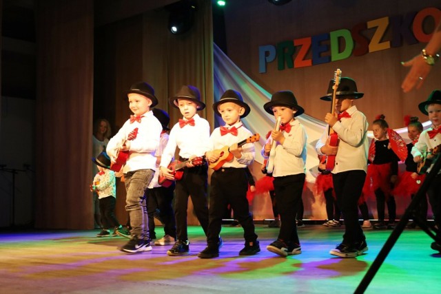Przez trzy dni na scenie Staszowskiego Ośrodka Kultury trwały występy przedszkolaków.

Zobaczcie więcej zdjęć>>>
