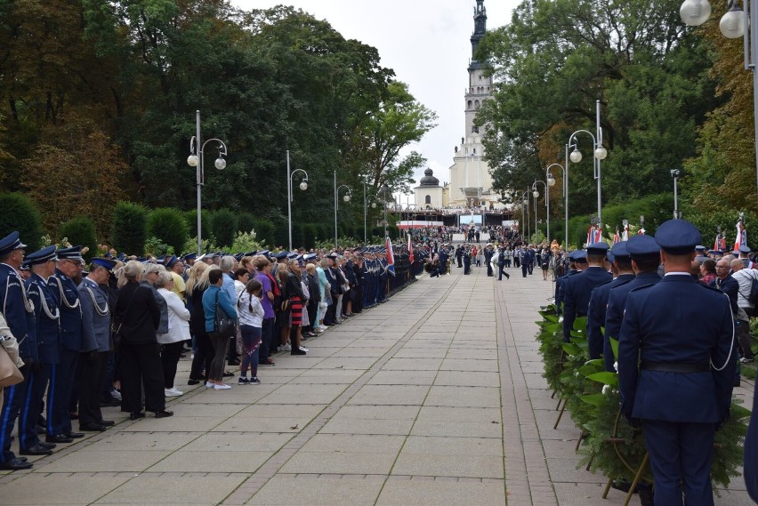 Pielgrzymka policjantów na Jasną Górę. U stóp klasztoru był...