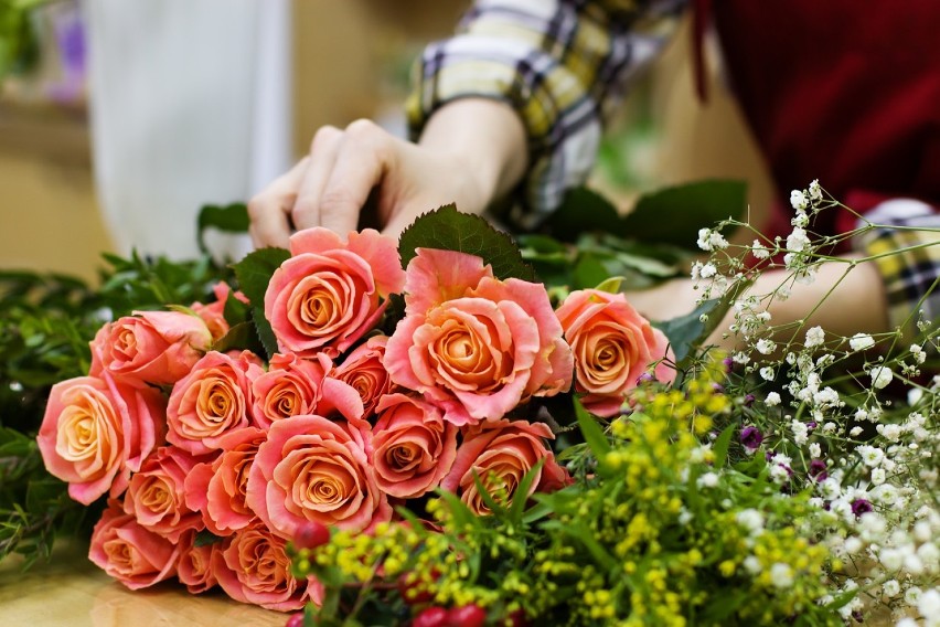 Najlepsze kwiaciarnie w Zduńskiej Woli według internautów. Gdzie kupić kwiaty na walentynki? 