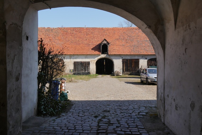 Zabytkowa zagroda przy ulicy Jaworzyńskiej w Legnicy