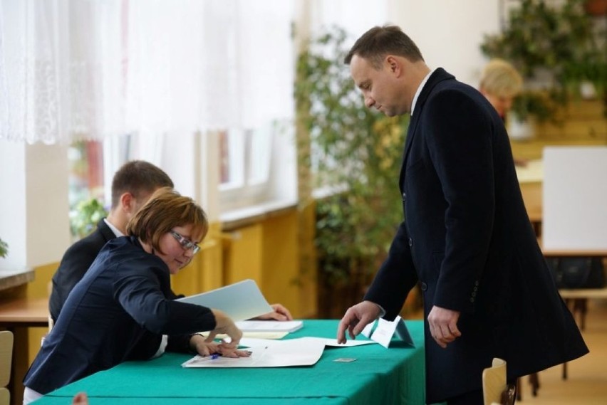 Prezydent Andrzej Duda zagłosował w Krakowie [ZDJĘCIA]