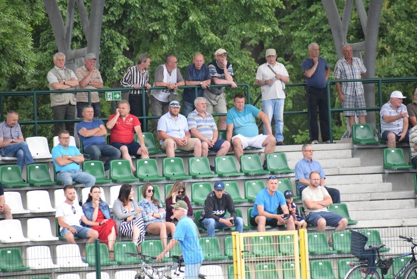 Warta Sieradz - LKS Kwiatkowice 4:0. W niedzielę mecz z Radomskiem o III ligę  (ZDJĘCIA)       