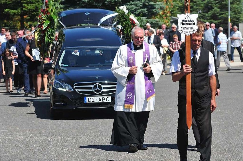 Pożegnali byłego wojewodę. Zawdzięczamy mu rozpoczęcie budowy szpitala Latawiec (ZDJĘCIA)