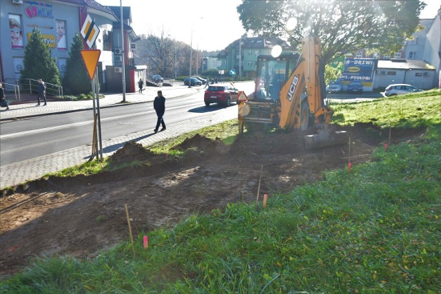 Przy Stawiskach stanie trzymetrowa konstrukcja lampy naftowej