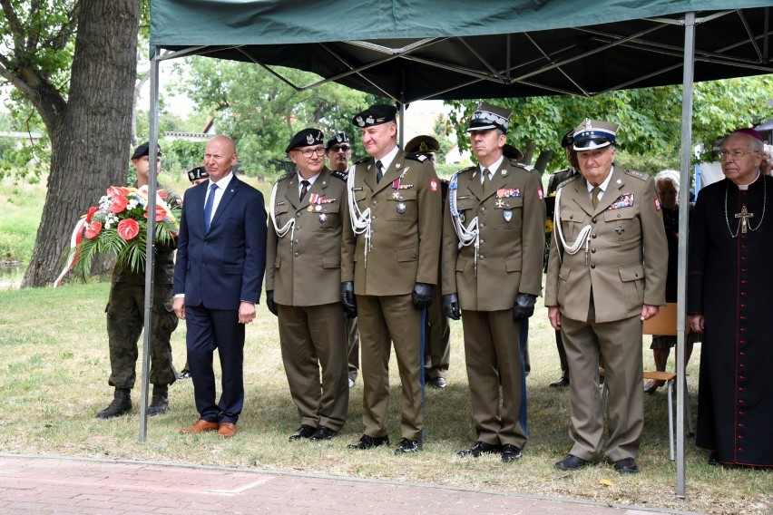 W sobotę, po oficjalnych uroczystościach święta brygady...