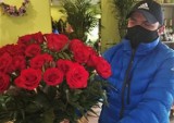 Walentynki 2021 w Piotrkowie: Panowie szturmują kwiaciarnie, dla ukochanych kupują tysiące róż ZDJĘCIA