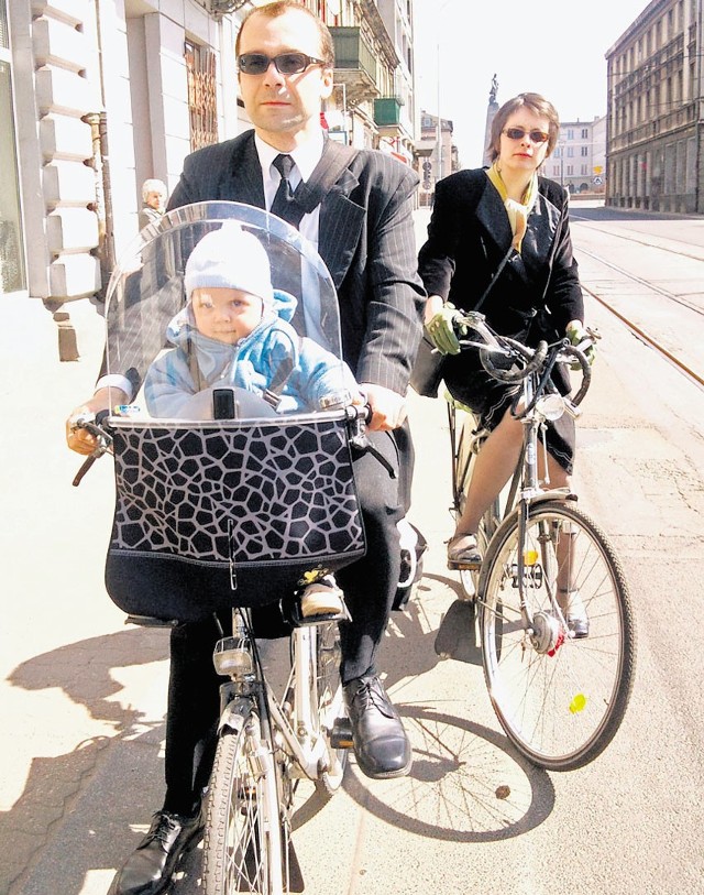 Witold Kopeć do kościoła jeździ rowerem. Z całą rodziną