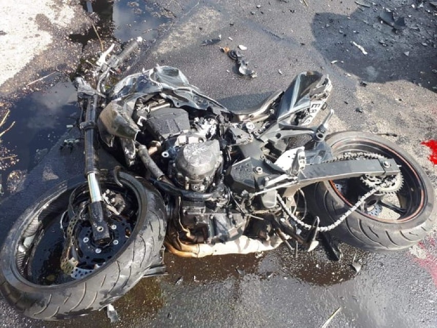 WYPADEK: Pod Orpiszewem zderzył się bus z motocyklem. Dwie osoby nie żyją [ZDJĘCIA]