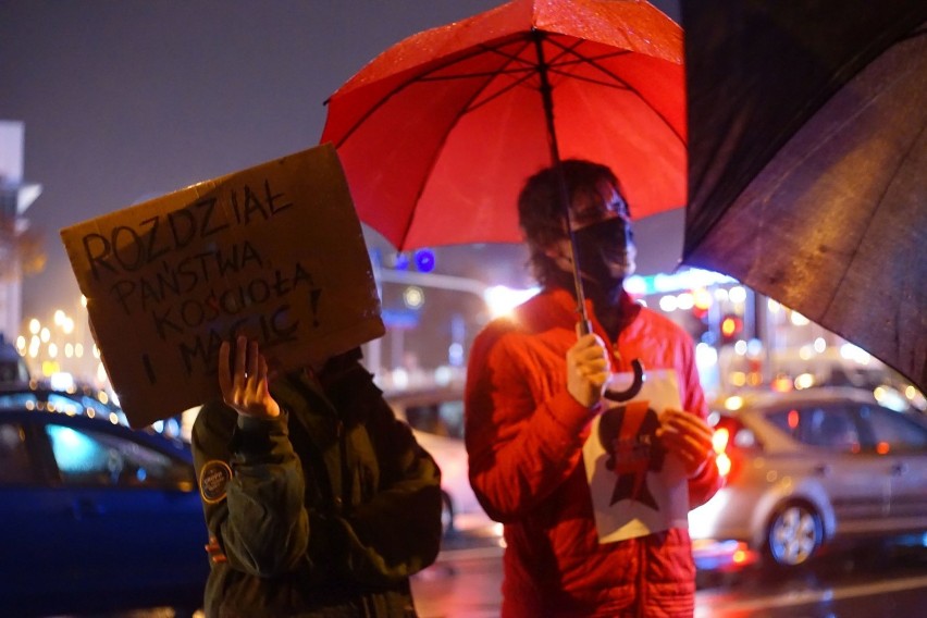 Strajk kobiet w Rzeszowie: to już nie walka o prawa aborcyjne, a o obalenie rządu? Zapytaliśmy, czego chcą uczestnicy protestu