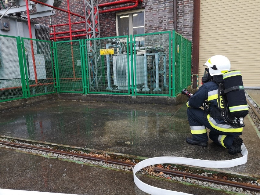 Akcja strażaków na terenie elektrowni wodnej Dychów.