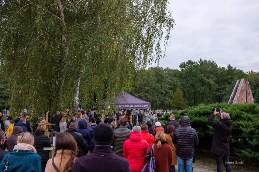 Tarnów. Pogrzeb blisko setki Dzieci Utraconych. Uroczystość odbyła się na cmentarzu w Mościcach [ZDJĘCIA]  