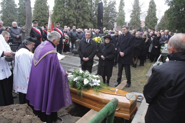 Pogrzeb Tadeusza Wnuka, wojewody katowickiego i senatora V kadencji senatu RP, odbył się W piątek 16 listopada w Sosnowcu