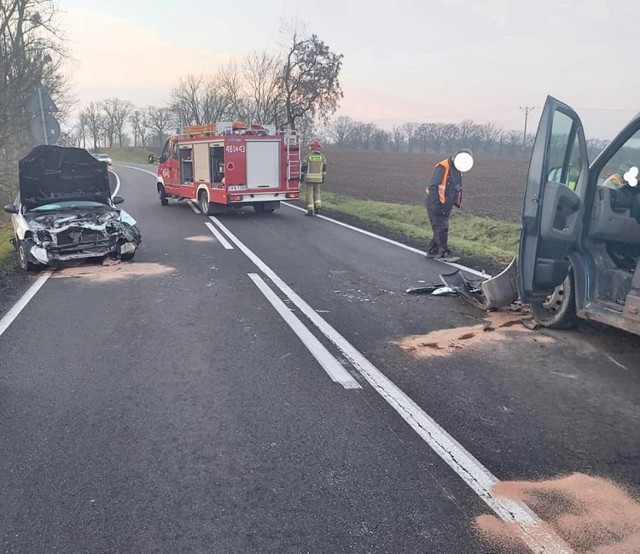 Strażacy pracowali m.in. przy zderzeniu dwóch samochodów na drodze krajowej nr 55 w Czachówku (gm. Gardeja)