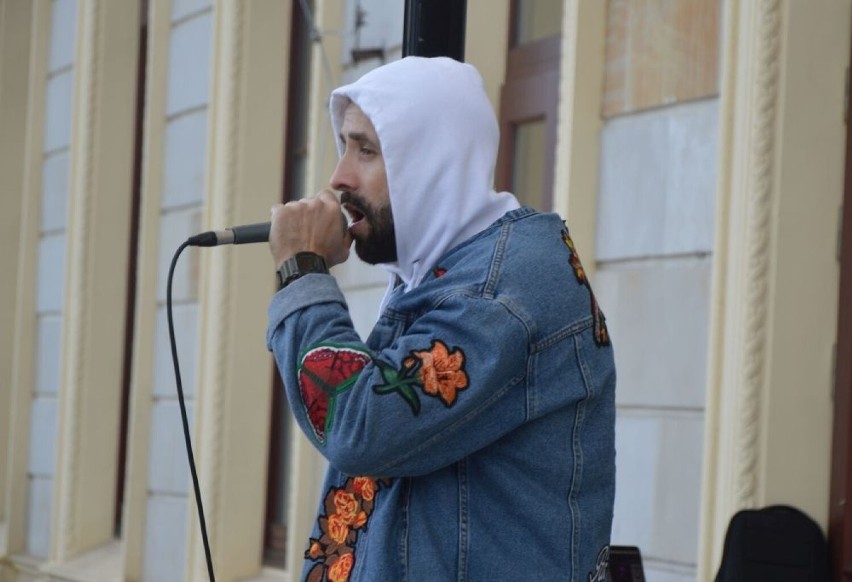 Raper "Kolah" w piątek 23 września wystąpił na Placu Staffa...