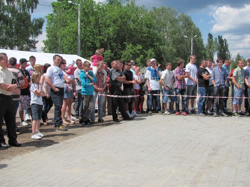 II Zlot samochodów tuningowych w Myszkowie 2012. Przyjechało około stu kierowców [ZDJĘCIA]