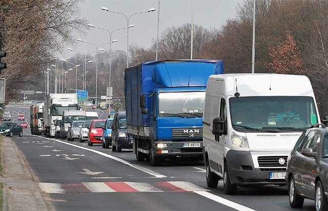 władze Łodzi chcą ograniczyć prędkość w ścisłym centrum do 30 km/h, a po buspasach nie będą już mogli jeździć rowerzyści.