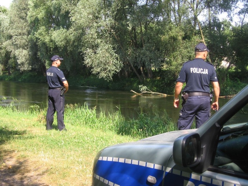 Policjanci kontrolują dzikie kąpieliska [ZDJĘCIA]