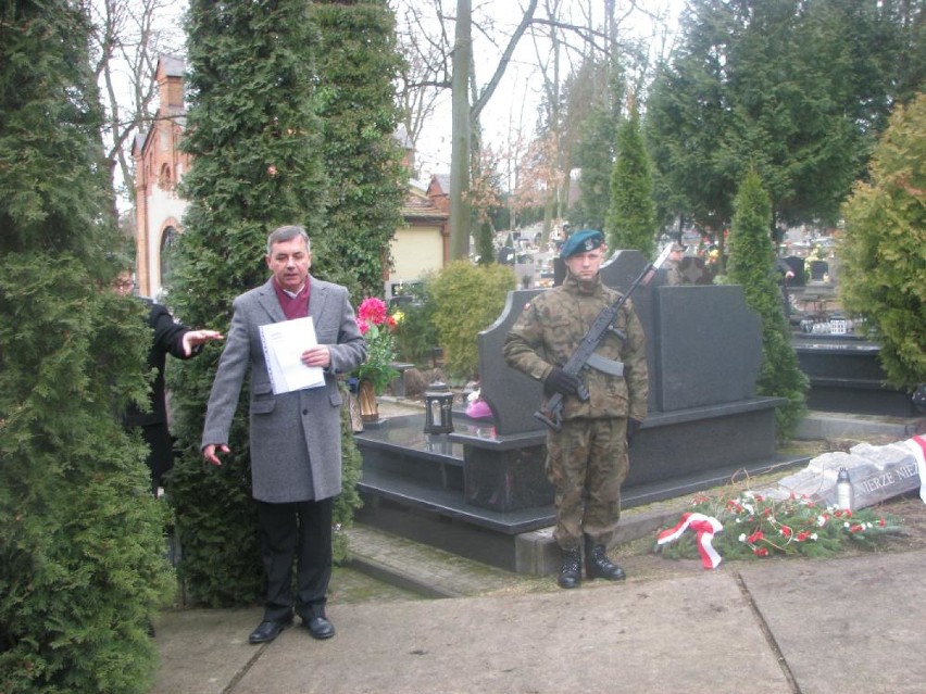 Na chodzieskim cmentarzu odsłonięto obelisk poświęcony żołnierzom wyklętym