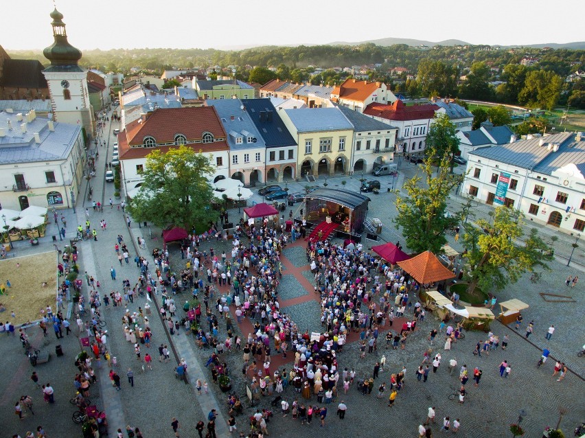 "Wjazd Króla", czyli historyczna impreza plenerowa w Krośnie. Będą koncerty, pokazy i wiele atrakcji  [PROGRAM]. 