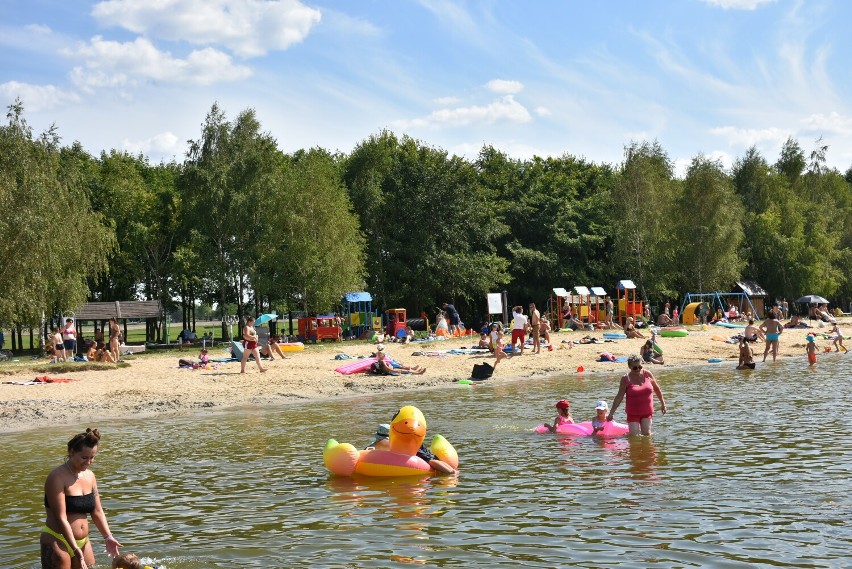 To był ostatni upalny, wakacyjny piątek. Mieszkańcy Chełma i okolic szukali ochłodzenia nad zalewem Żółtańce. Zobacz zdjęcia