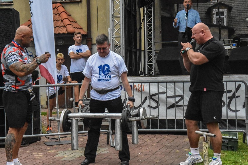 Szamotuły. Jubileuszowy Festyn Rodzinny przy bazylice. Pokazy strongmanów [ZDJĘCIA]