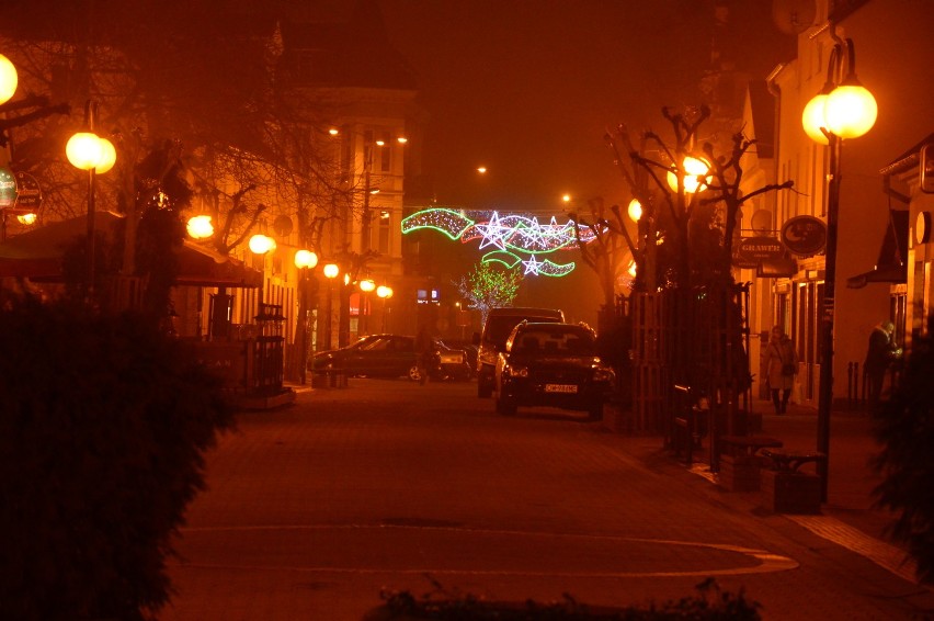 Świąteczne iluminacje w Kwidzynie. Przed teatrem stanęła nowa choinka! [ZDJĘCIA/VIDEO]