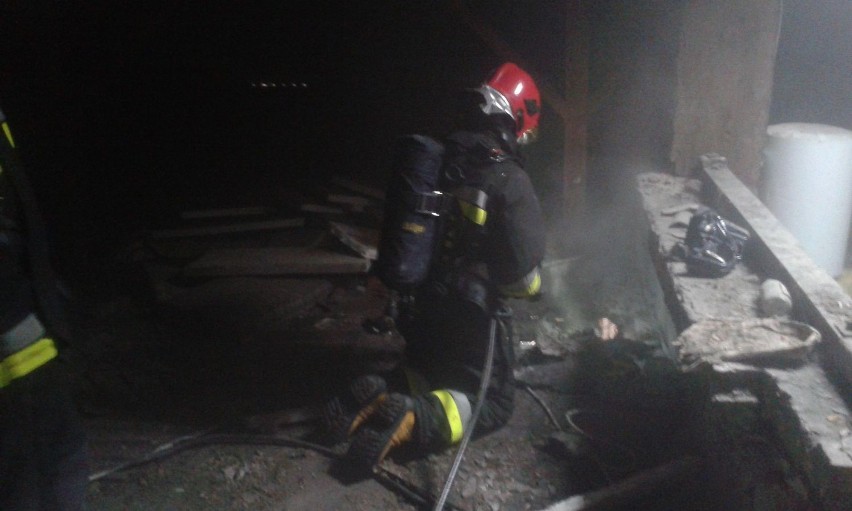 Pożar w Jasionnej w gminie Bolimów wybuchł w czwartek, 2...