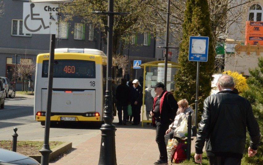 Olkusz nie wymarł. Ludzie wracają na ulice. Zakazy nie odstraszają ich [ZDJĘCIA]