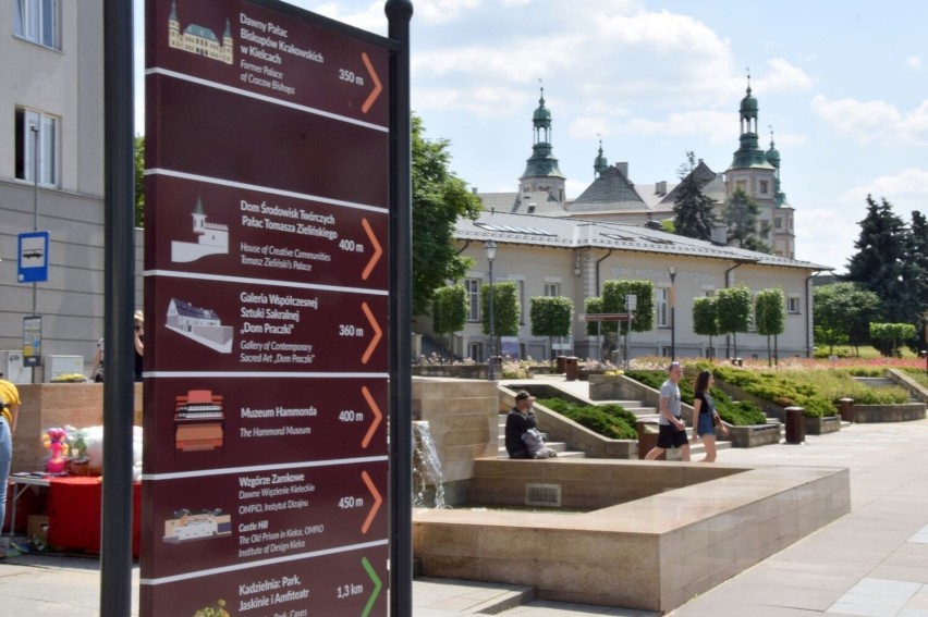 W centrum Kielc stanęły nowe tablice informacyjne dla turystów. Zobacz zdjęcia