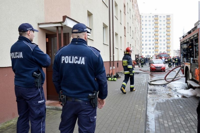 Tczew: nie udało się uratować poparzonego w pożarze piwnicy przy ul. Saperskiej 46-latka [ZDJĘCIA]