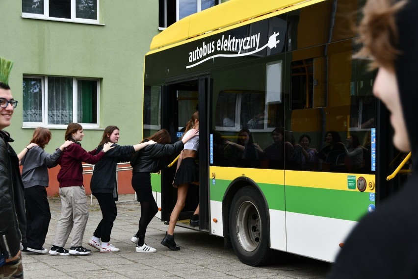 Gala projektu dotyczącego pozytywnych zachowań w autobusach...