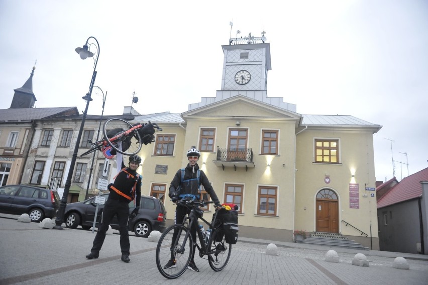 Przemek i Marcin z Lipna pokonali 1,3 tysiąca kilometrów na rowerach dla schroniska dla zwierząt we Włocławku [zdjęcia, wideo]