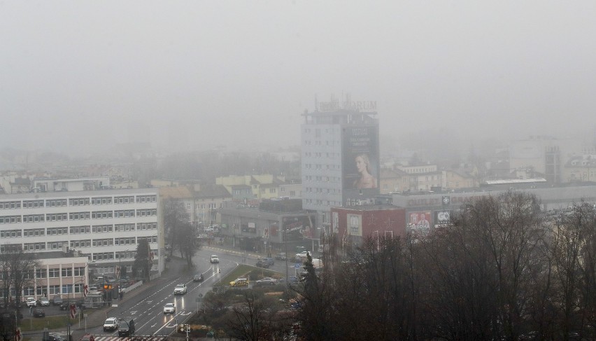 Smog i gęsta mgła nad Rzeszowem. Kolejny dzień wskaźniki...