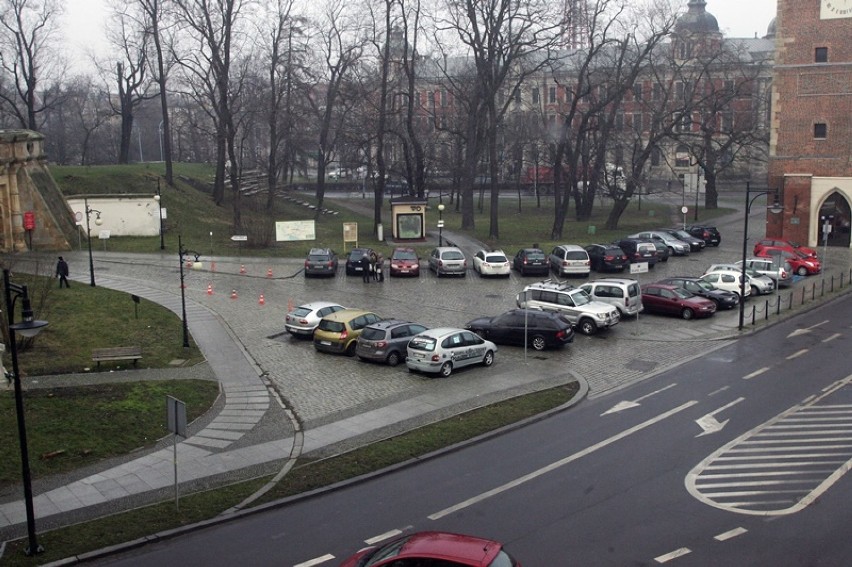 Nowa strefa płatnego parkowania w Legnicy [ZDJĘCIA]