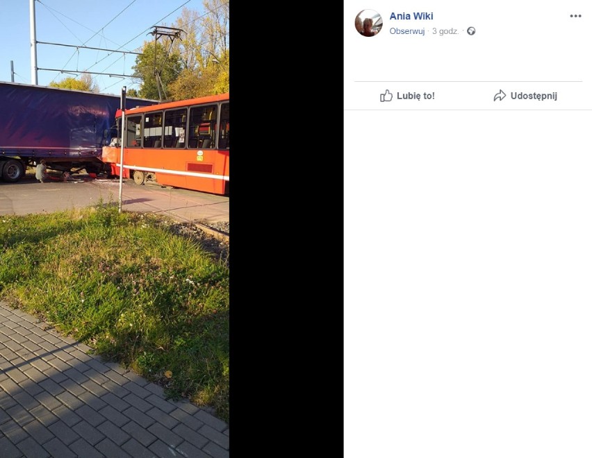 Wypadek tramwaju w Bytomiu. Ciężarówka nie zdążyła przejechać, ewakuowano 30 pasażerów [ZDJĘCIA]