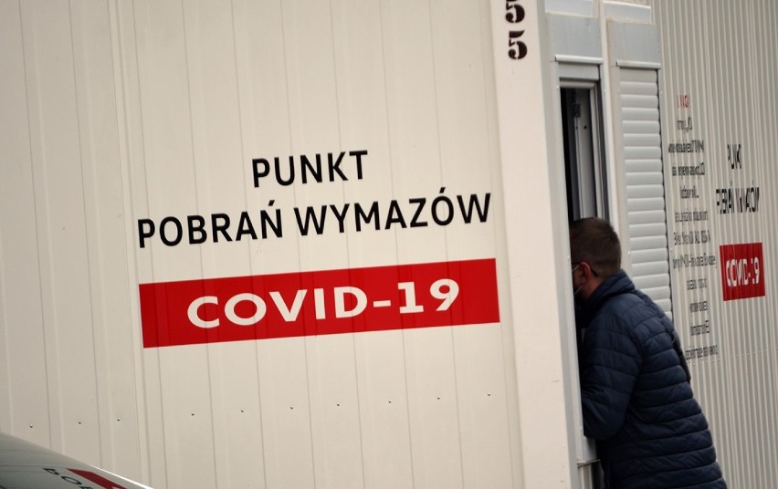 Głogów: Rosną kolejki do punktów pobrań. Gdzie i za ile zrobisz test na Covid-19 w Głogowie? Jak długo czeka się na wynik?