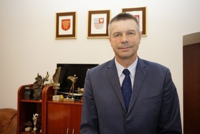 Prezydent Kielc Bogdan Wena zapowiada, że jeśli dostanie podwyżkę wynagrodzenia, to przekaże ją na stypendia dla zdolnej młodzieży