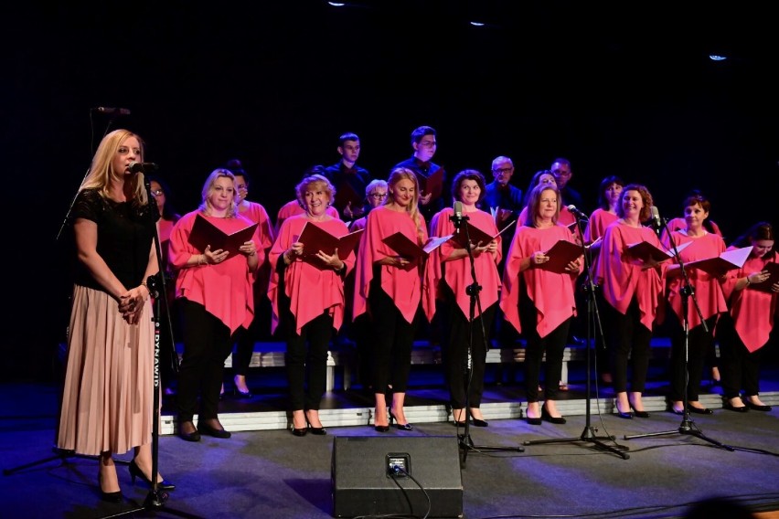 Za nami koncert z okazji Dnia Matki w Tkaczu. Wystąpił chór Artis Gaudiam [ZDJĘCIA]