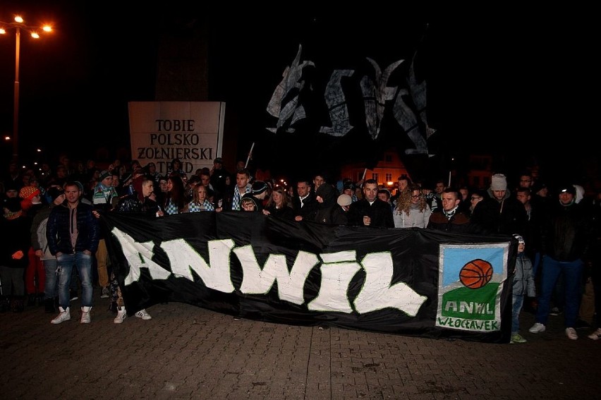 Marsz kibiców na mecz 7. kolejki TBL Anwil Włocławek - Śląsk Wrocław [zdjęcia, wideo]