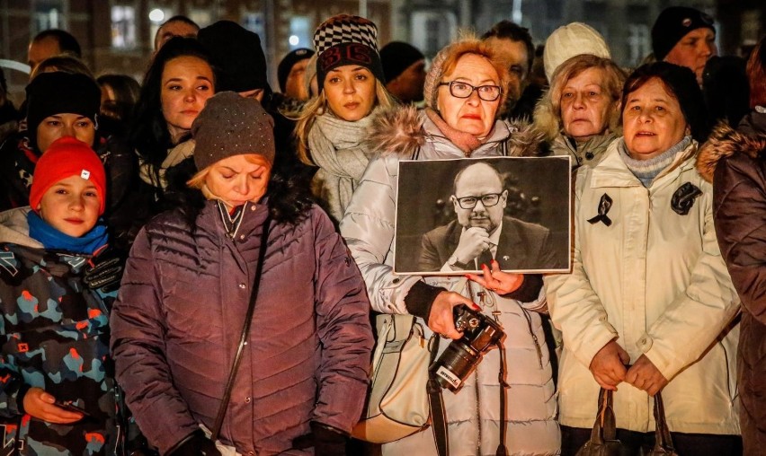 Gdańszczanie żegnają prezydenta, Pawła Adamowicza.