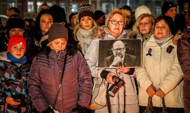 Gdańszczanie żegnają prezydenta, Pawła Adamowicza.