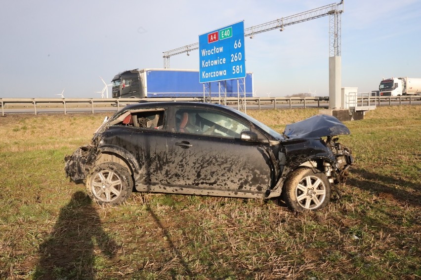 Wypadek na autostradzie A4 przed Mikołajowicami