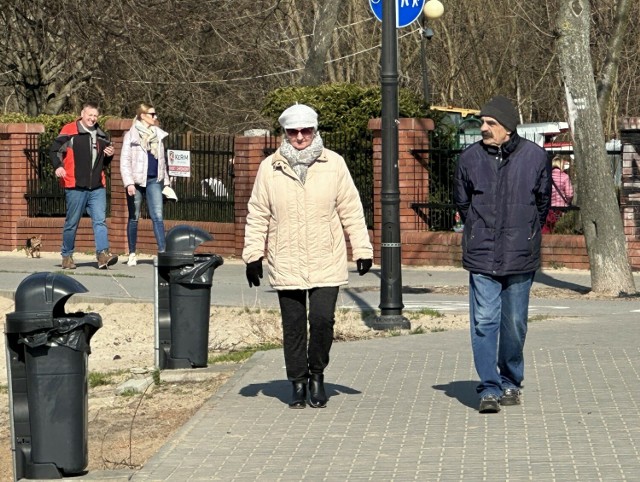 Na kolejnych slajdach fotograficzna relacja z terenu wokół zalewu na Borkach oraz z parku Leśniczówka.