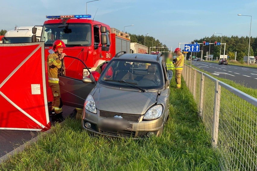 Leszno. Kolizja na Alejach Konstytycji 3 Maja. Osobówka zderzyła się z ciężarowym