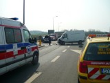 Wypadek w Bytomiu: Czołowe zderzenie osobówki z samochodem dostawczym
