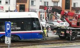 W Bydgoszczy tramwaj wypadł z torów. Były utrudnienia w komunikacji [zdjęcia]
