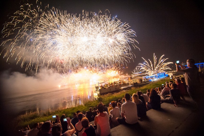 Wianki nad Wisłą 2016, Warszawa. Fajerwerki rozświetliły niebo w stolicy! [ZDJĘCIA]