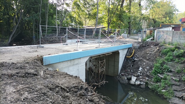 Prace przy budowie nowego mostu na Babicy 
w Bochni mają potrwać do 20 listopada 2022