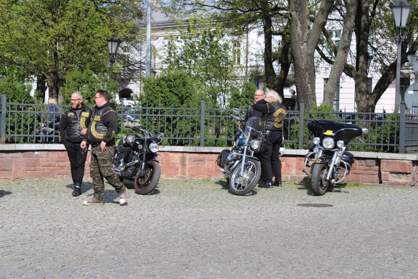 Motocykle opanowały centrum Radomia, wzbudzając żywe zainteresowanie mieszkańców. Zobacz zdjęcia