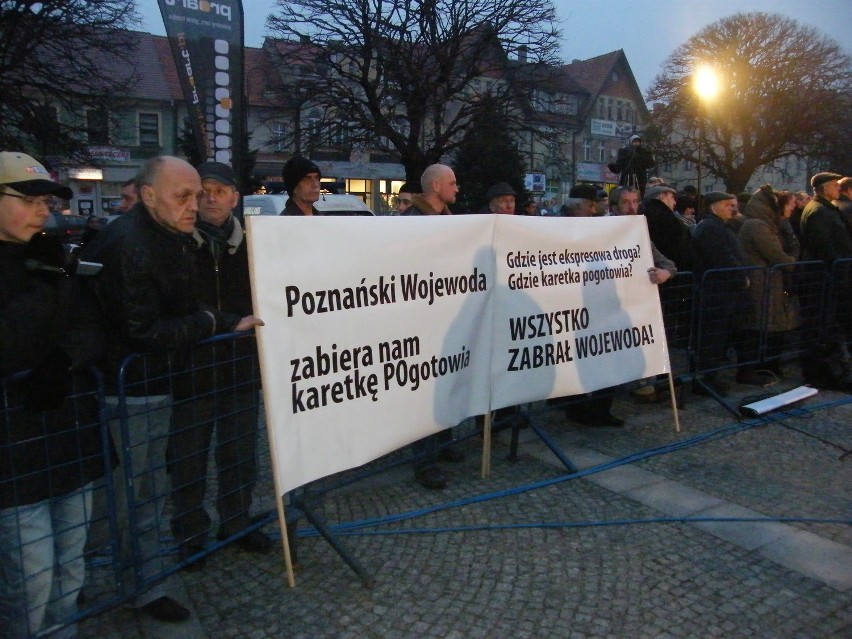 Pleszew - Protestowali w obronie karetki - zobacz zdjęcia i film
